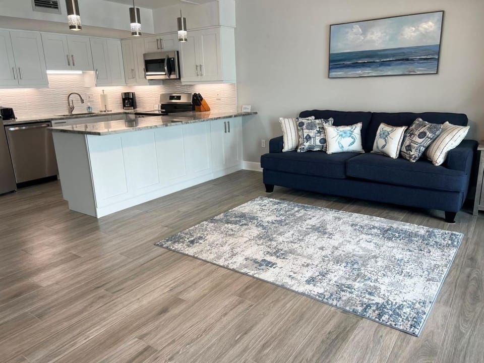 El Galeon 3BR – Bay Views, Beach, Boat Dock Apartment in Manasota Key