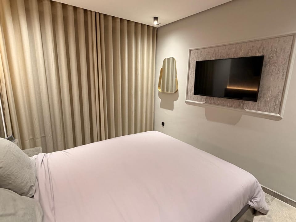 TV and multimedia, Photo of the whole room, Bedroom