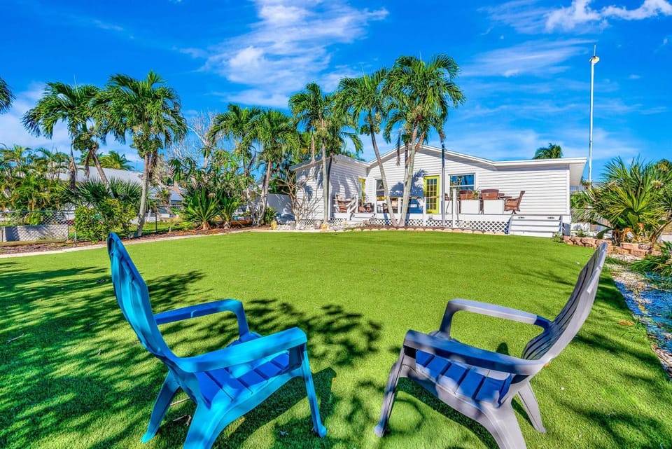 Dock, Dine & Unwind – Coastal Vibes Await Bed and Breakfast in Manasota Key