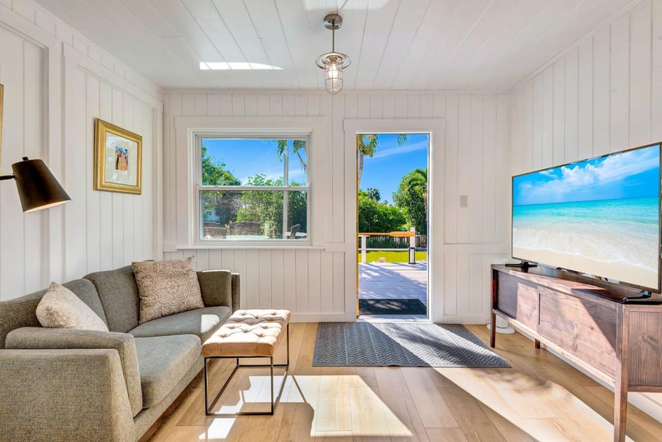 Dock, Dine & Unwind – Coastal Vibes Await Bed and Breakfast in Manasota Key