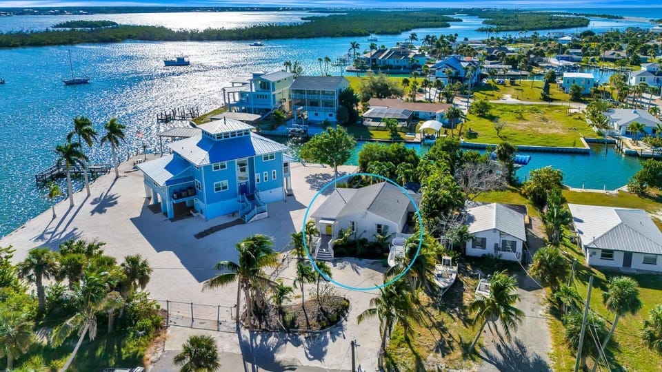 Dock, Dine & Unwind – Coastal Vibes Await Bed and Breakfast in Manasota Key