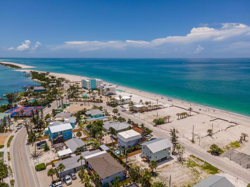 Steps to Sand – 2BR Beach Vibes + Bikes & BBQ Apartment in Manasota Key