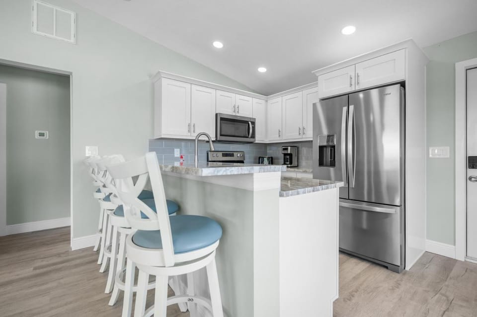 Elevated Beach Vibes – Bikes, Beach, Views Apartment in Manasota Key