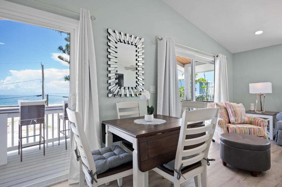 Elevated Beach Vibes – Bikes, Beach, Views Apartment in Manasota Key