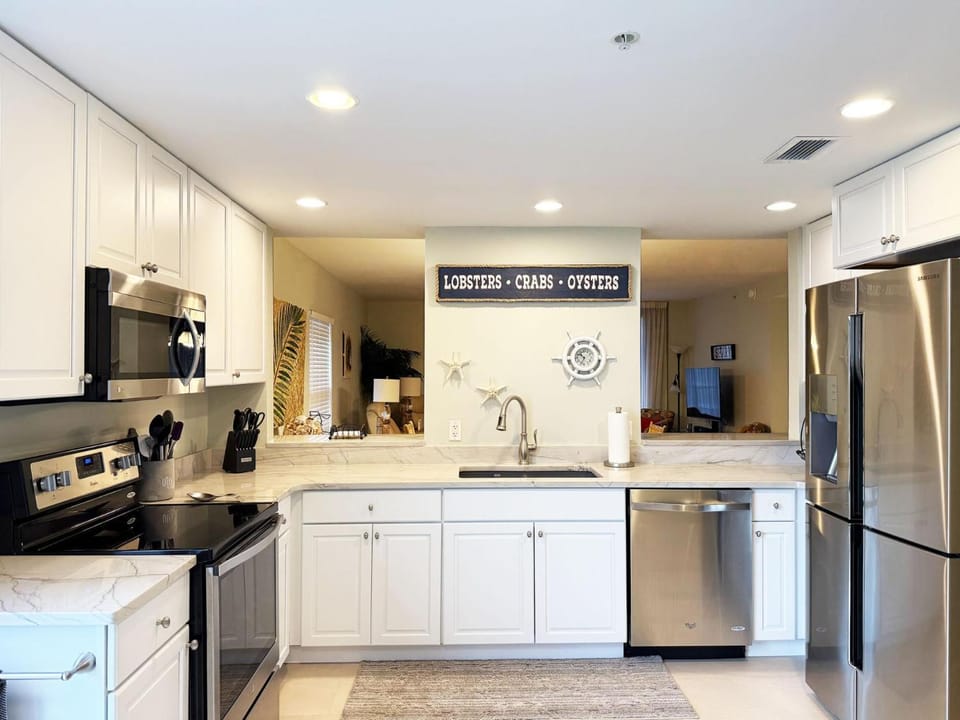 Stylish Gulf Condo - Walk to Beach, Pool & Dining Apartment in Manasota Key