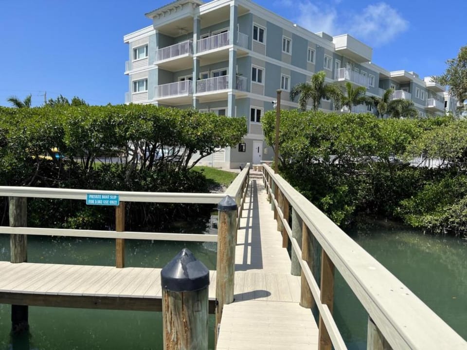 Manasota Key Gem - Pool and Hot Tub - Beach Views Apartment in Manasota Key