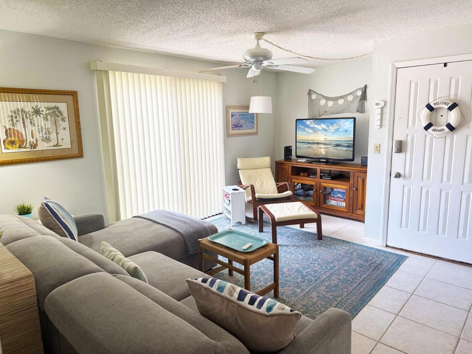 Sunburst Escape w/ Heated Pool, Dock & Beach Apartment in Manasota Key