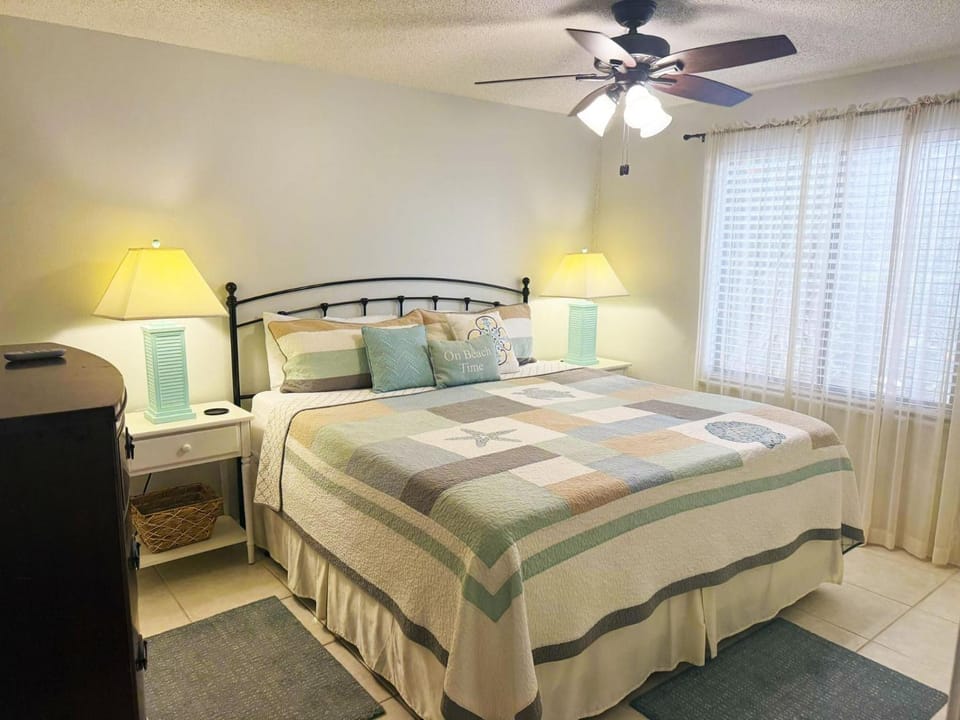 Sunburst Escape w/ Heated Pool, Dock & Beach Apartment in Manasota Key