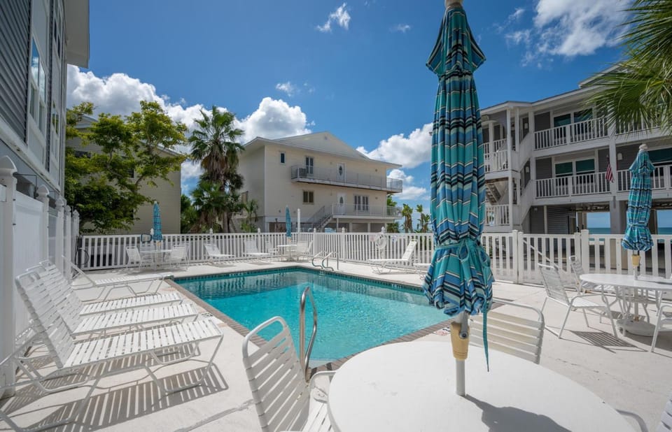 Gulf Sands – 3BR Steps to Pool & Private Beach Apartment in Manasota Key
