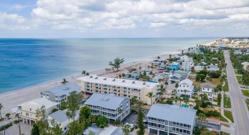 Gulf Sands – 3BR Steps to Pool & Private Beach Apartment in Manasota Key