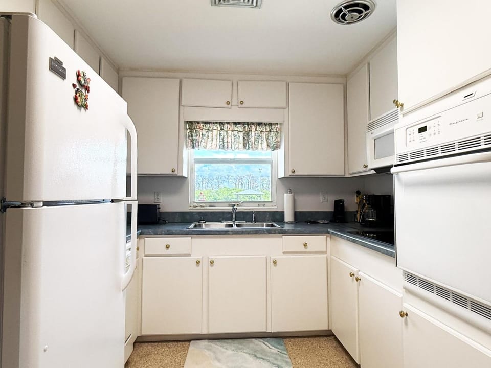 2BR on Oyster Creek – Boat Dock & Beach Bed and Breakfast in Englewood
