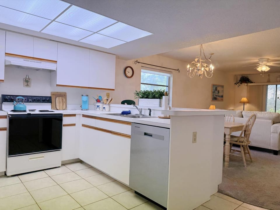 Coastal Comfort – 2BR Condo in Fiddlers Green Apartment in Rotonda West