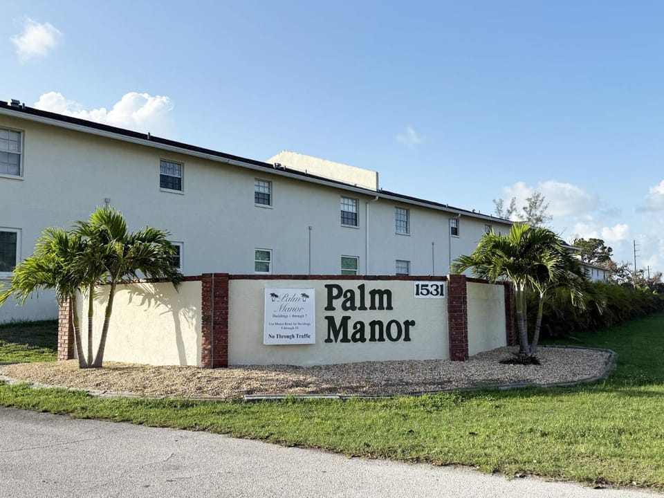 Poolside 2BR – Boca to Manasota in Minutes Apartment in Englewood