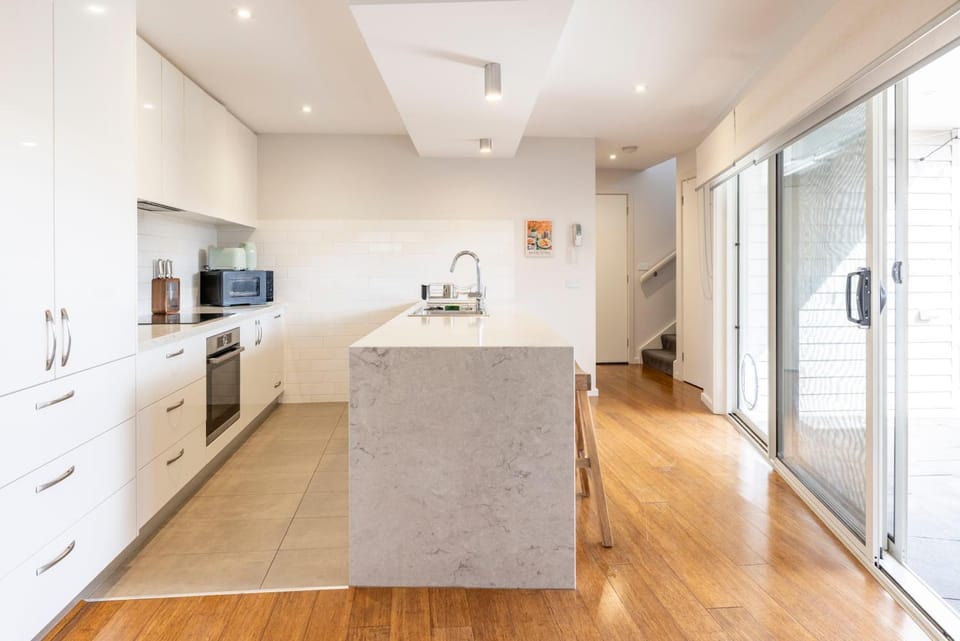 Kitchen or kitchenette, oven