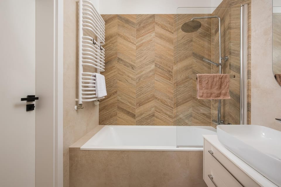 Bathroom, Bath, towels