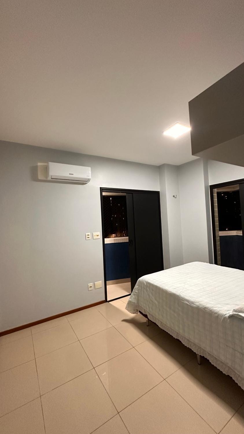 Bed, Photo of the whole room, Bedroom, air conditioner