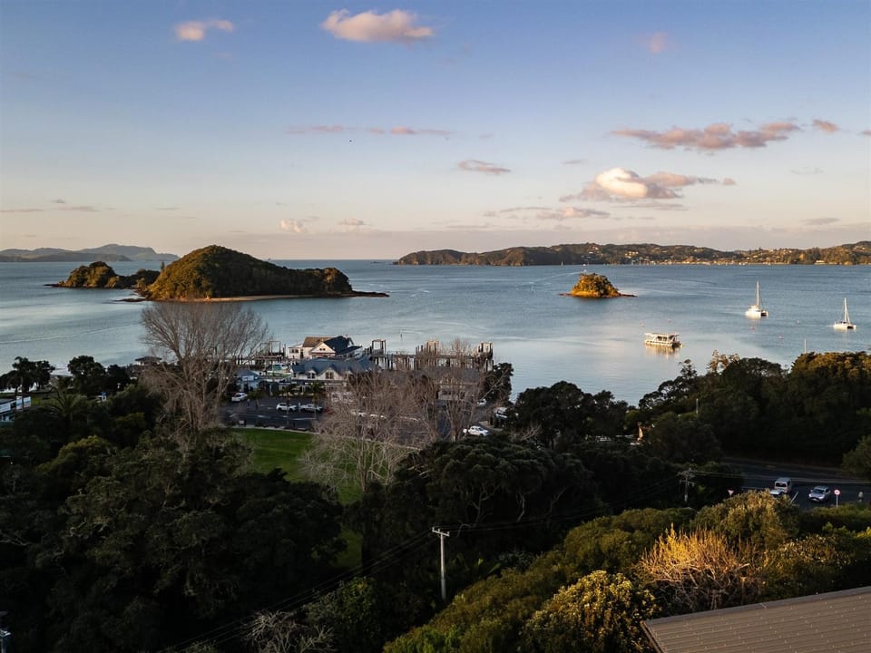 Bold & Beautiful- The Close 14a Paihia House in Paihia