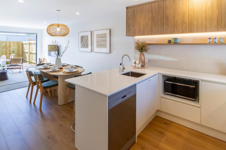 Kitchen or kitchenette, Dining area, dishwasher, oven, stove