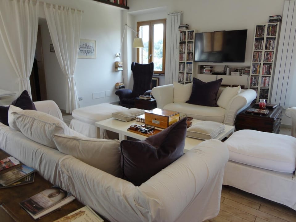 Communal lounge/ TV room, Library, View (from property/room), Lounge or bar, Other, Decorative detail