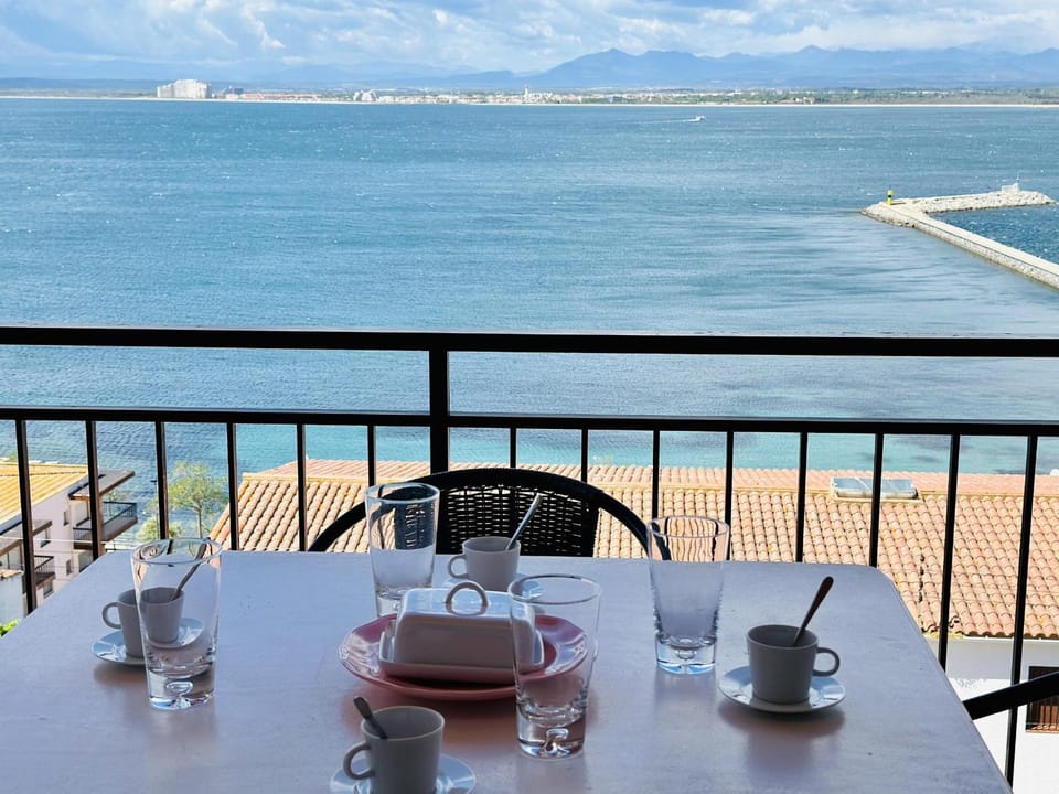 Apartamento cómodo en la Costa Brava con encanto del Mediterráneo - ES-258-161 Apartment in Roses