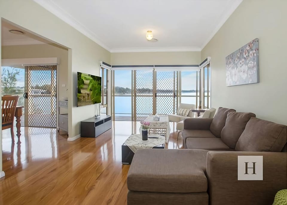 Tide view House in Toukley