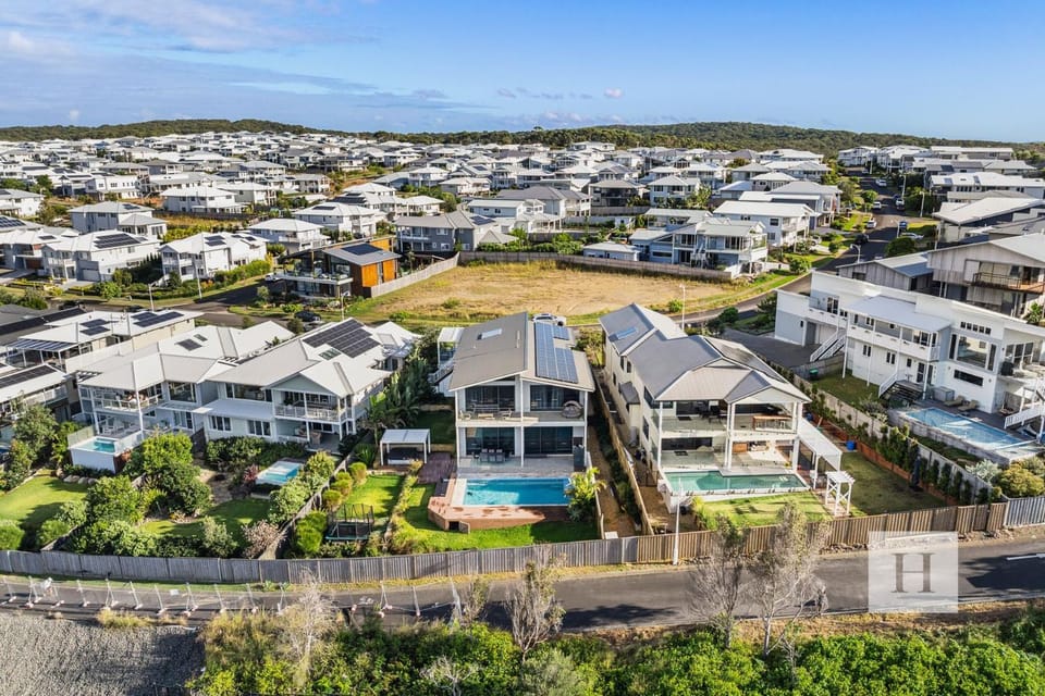 Surfside House in Lake Macquarie