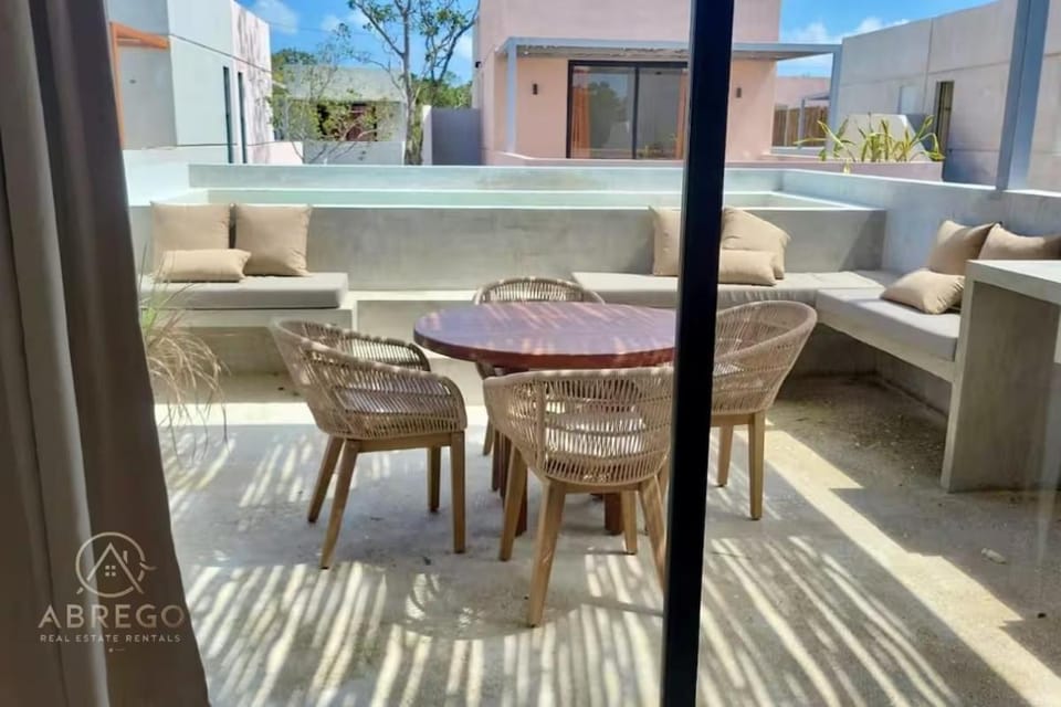 Patio, Day, View (from property/room), Balcony/Terrace, Living room, Seating area