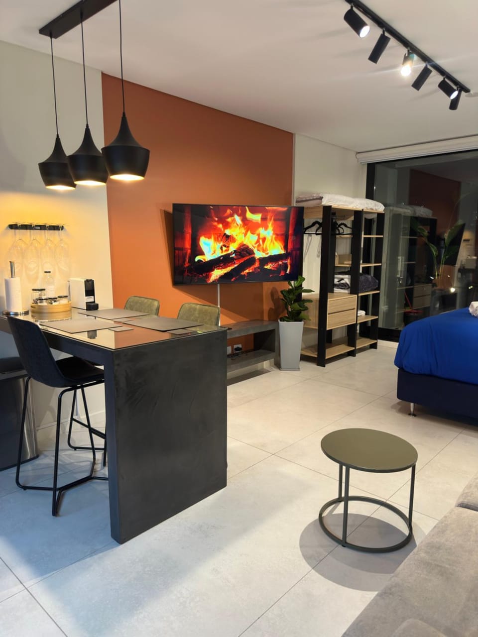 TV and multimedia, Living room, Seating area, Dining area