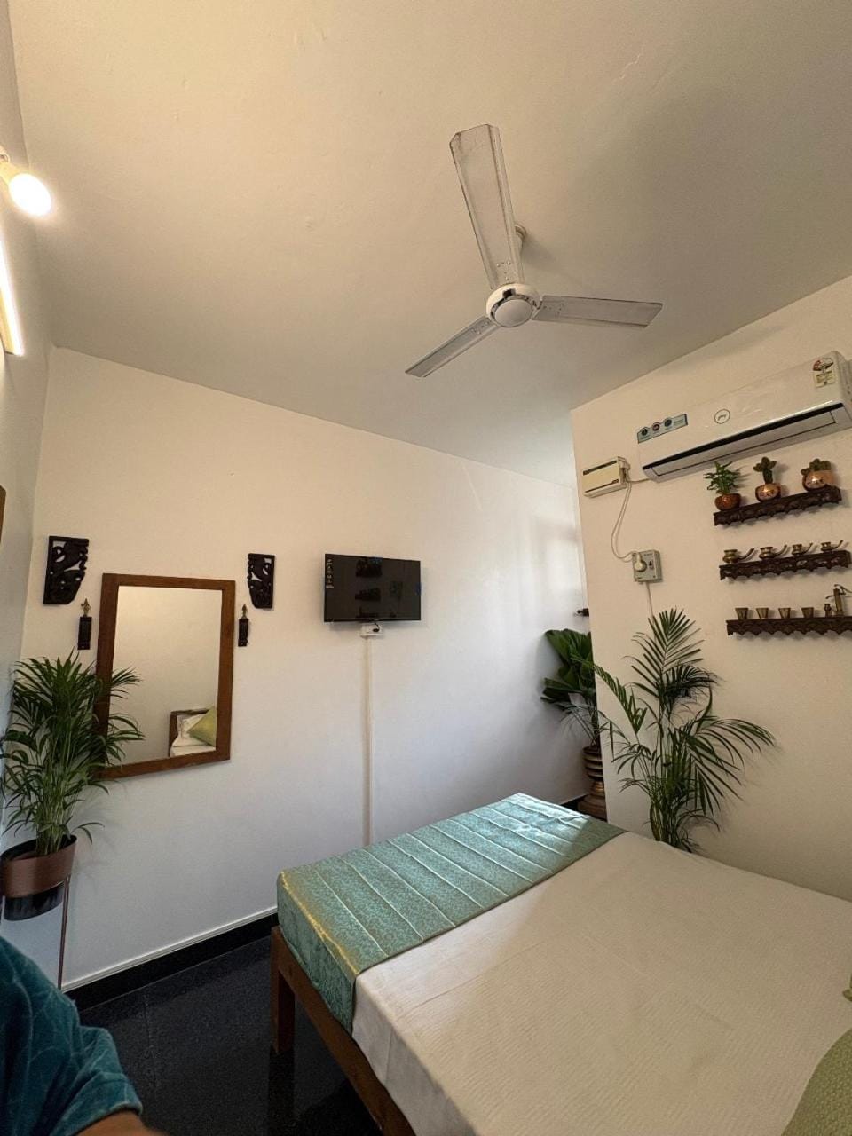 Bed, TV and multimedia, Bedroom, air conditioner
