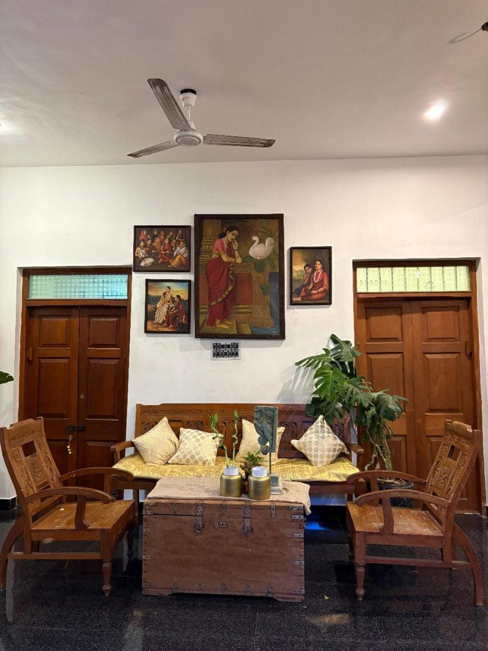 Living room, Decorative detail, Seating area