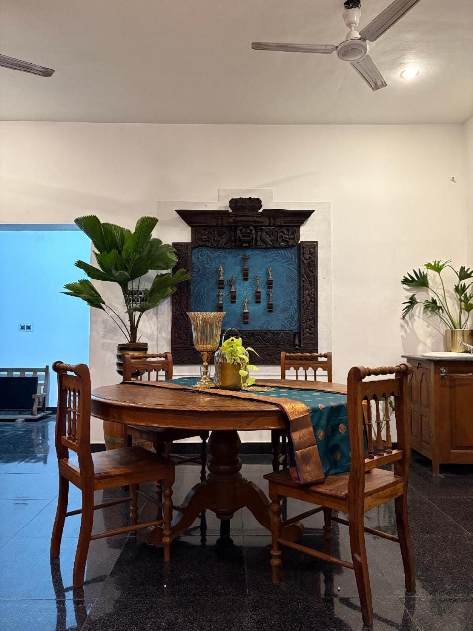 Seating area, Dining area