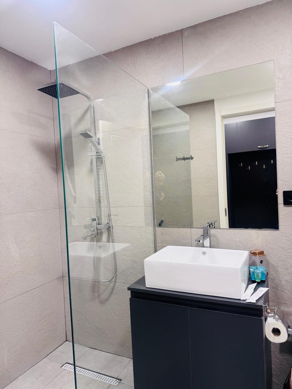 Shower, towels