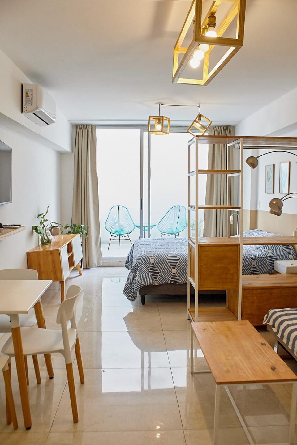 Bed, Living room, Photo of the whole room, Seating area, Dining area, Bedroom