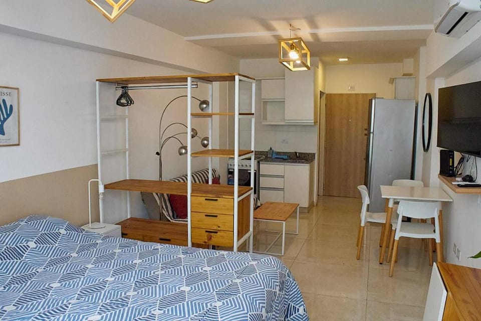 Bed, TV and multimedia, Kitchen or kitchenette, Photo of the whole room, Dining area, Bedroom, oven, wardrobe, air conditioner