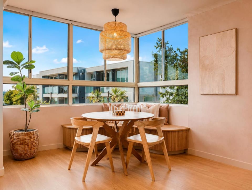 View (from property/room), Seating area, Dining area