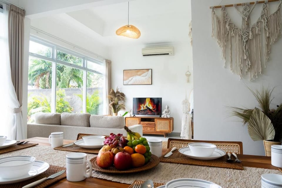 Stylish 3BR Villa with Pool & Garden in Canggu Villa in North Kuta