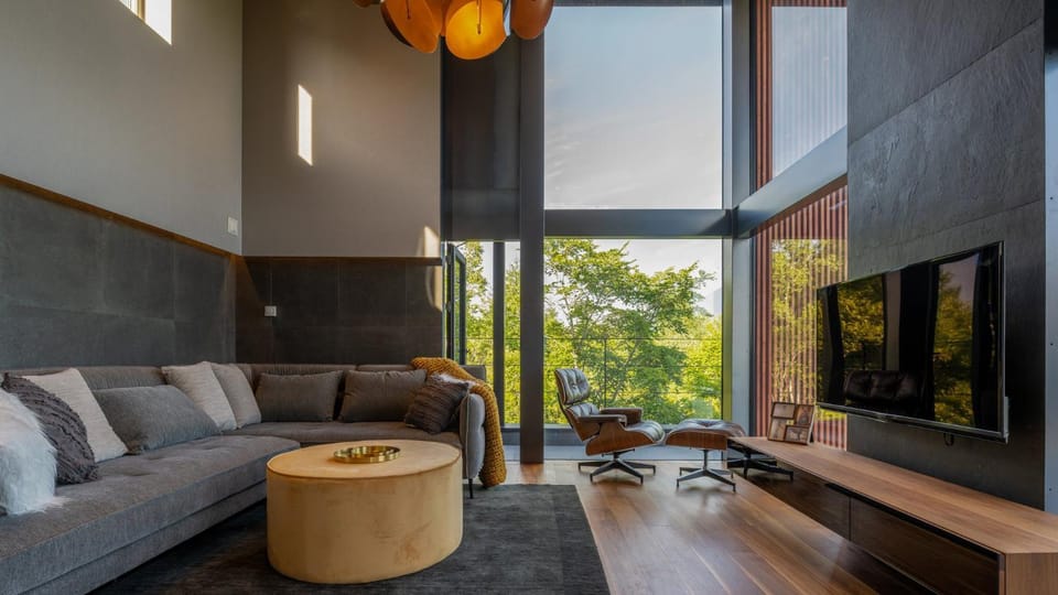 Communal lounge/ TV room, TV and multimedia, Living room, Seating area