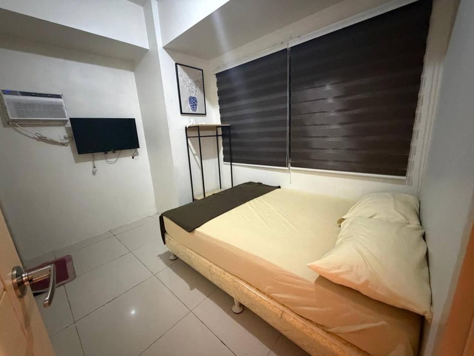 Staycation big room sm north grass residences 2 bed Apartment in Quezon City