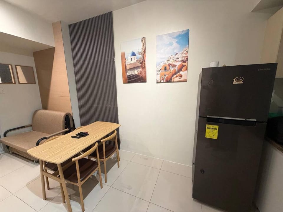 Staycation big room sm north grass residences 2 bed Apartment in Quezon City