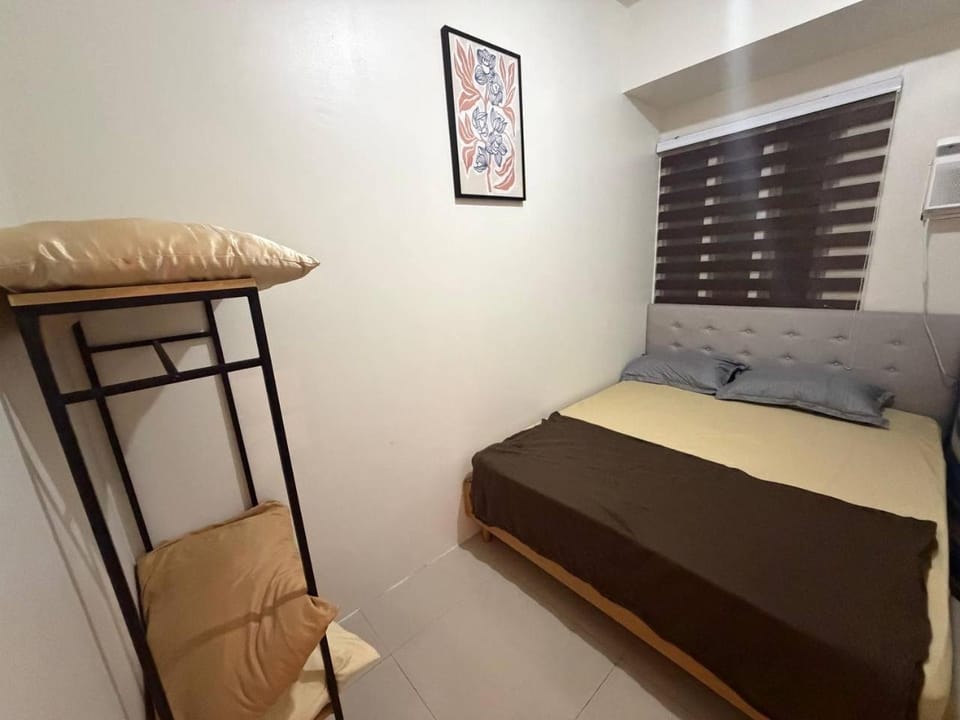 Staycation big room sm north grass residences 2 bed Apartment in Quezon City