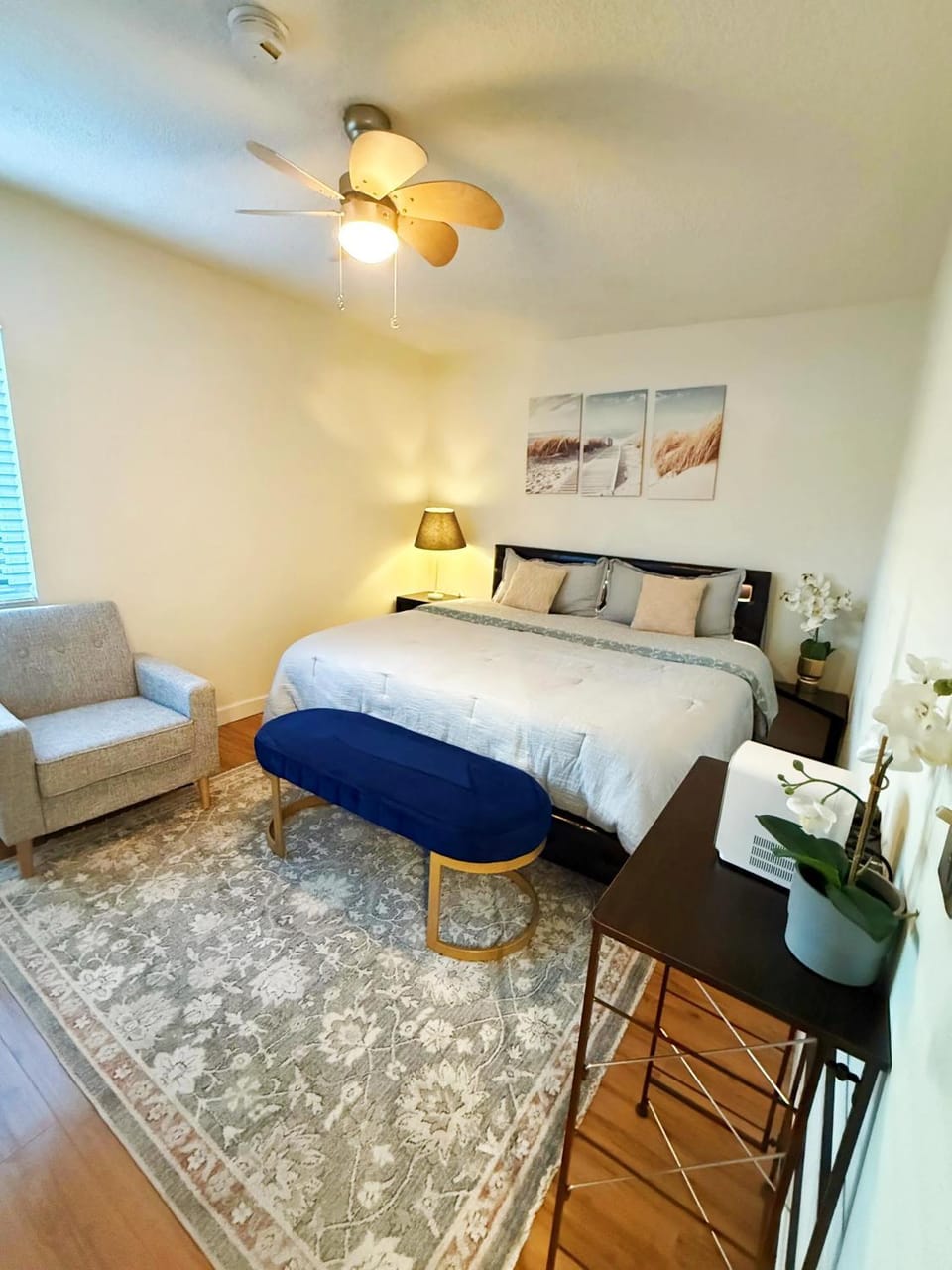 Walk to Dodger St Echo Park Modern 2BR with 1Gbps Fiber Parking Villa in Echo Park