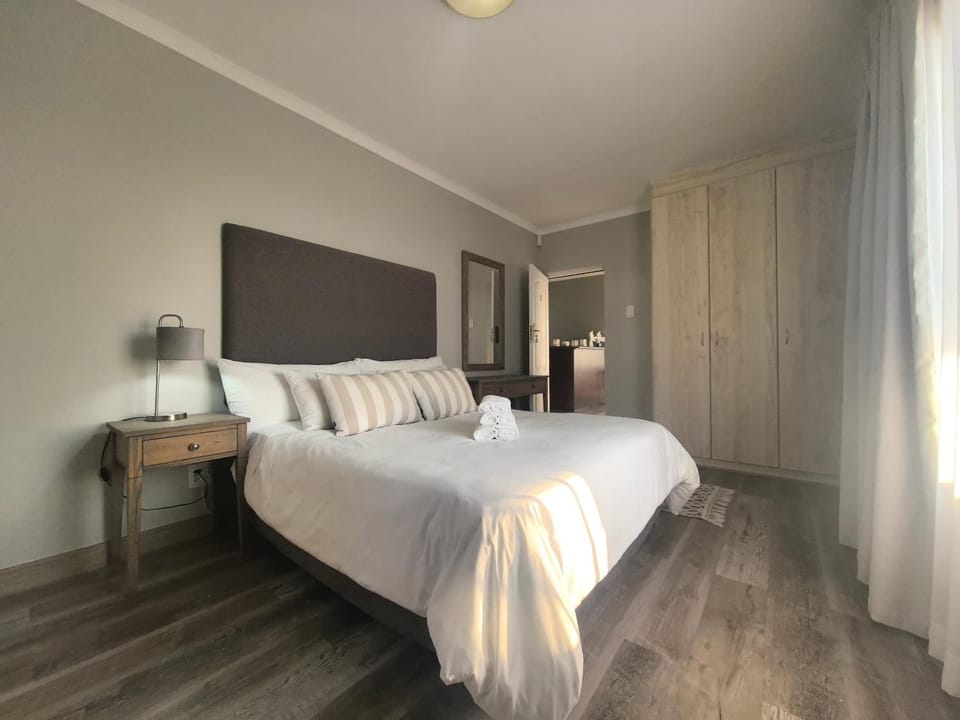 Bed, TV and multimedia, Photo of the whole room, Bedroom, wardrobe