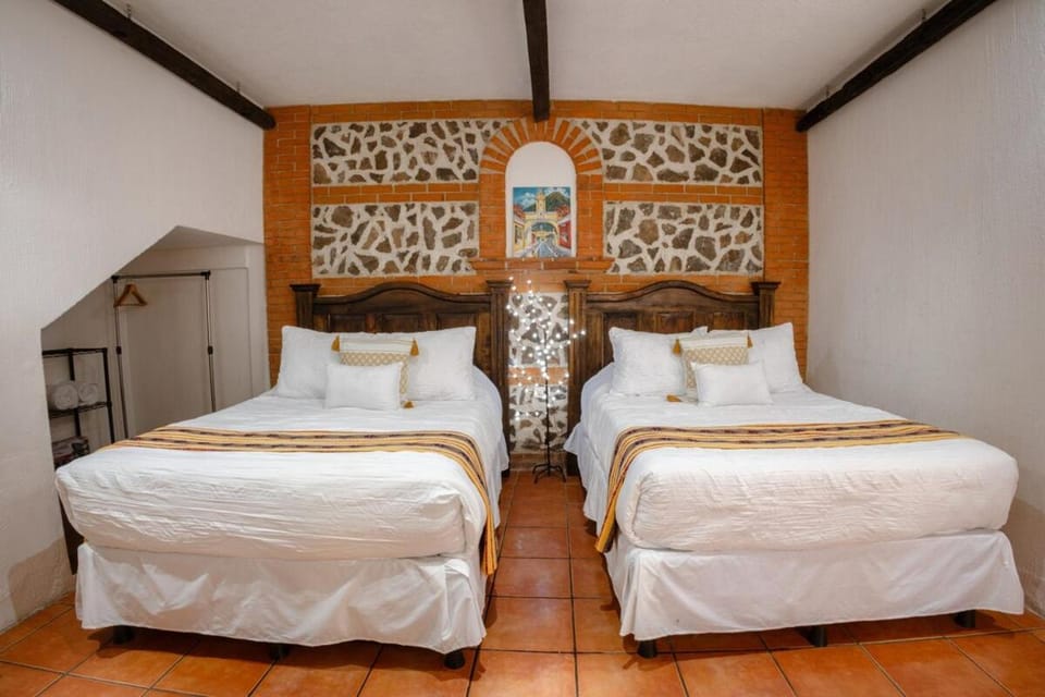 Colonial House 8 rooms and private parking in Antigua Guatemala House in Antigua Guatemala