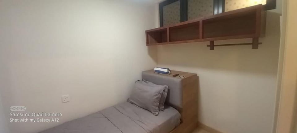 Seating area, Bedroom, wardrobe