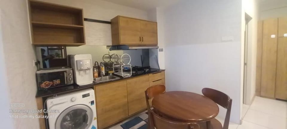 Kitchen or kitchenette, stove, washing machine