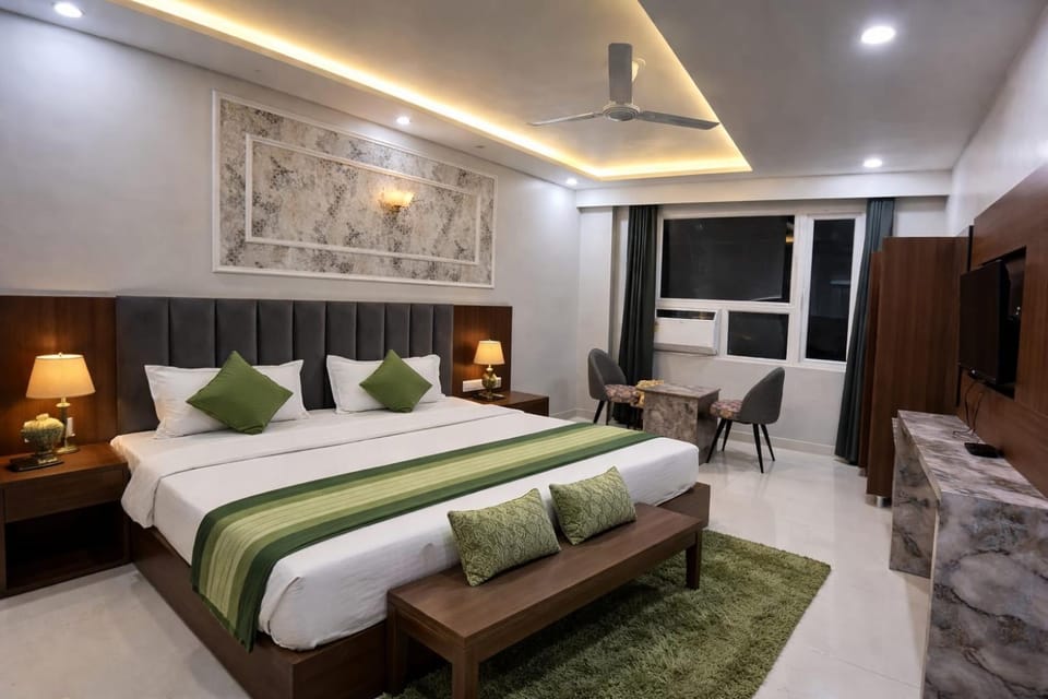Bed, TV and multimedia, air conditioner