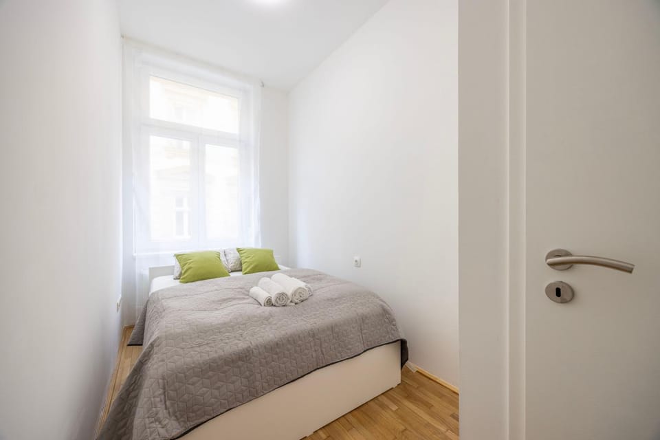 Central Cozy 4BEDRM Apartment by True Estate Apartment in Budapest