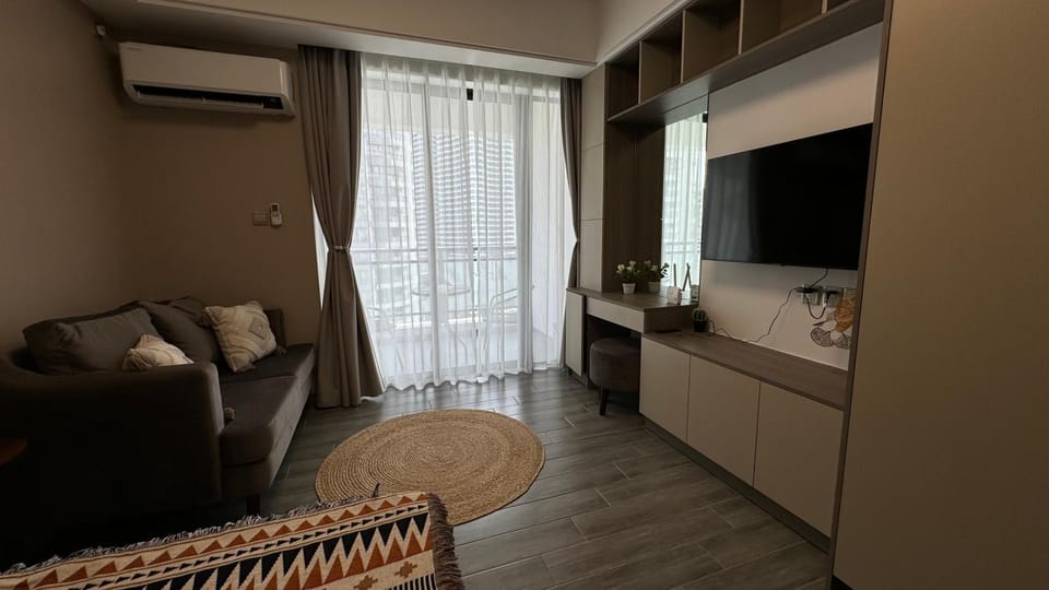 TV and multimedia, Seating area, air conditioner