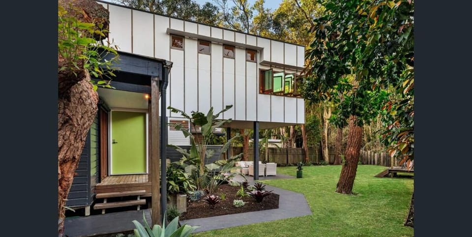 Property building, Day, Garden, Garden view