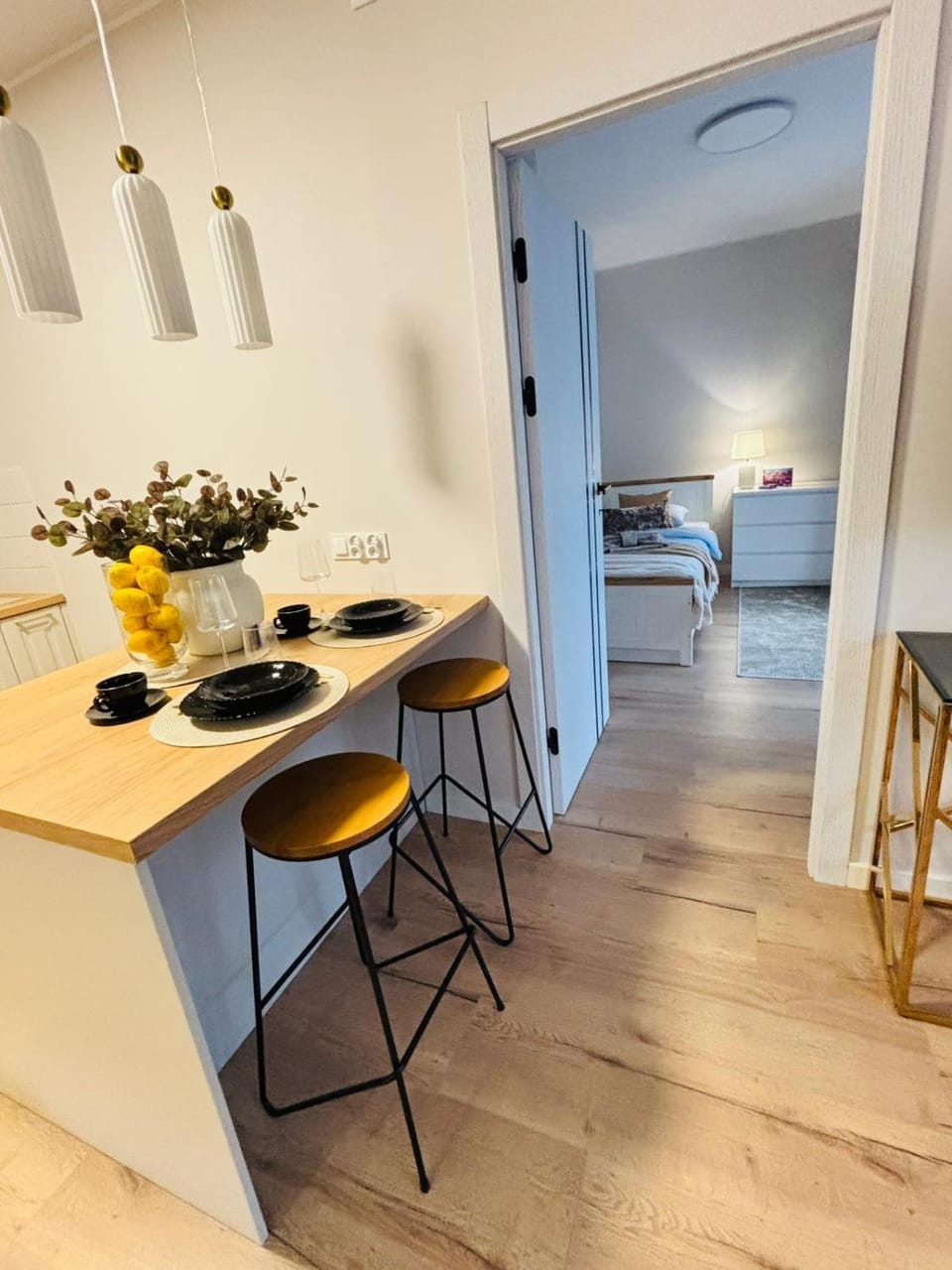Bed, Kitchen or kitchenette, Photo of the whole room, Dining area, Bedroom